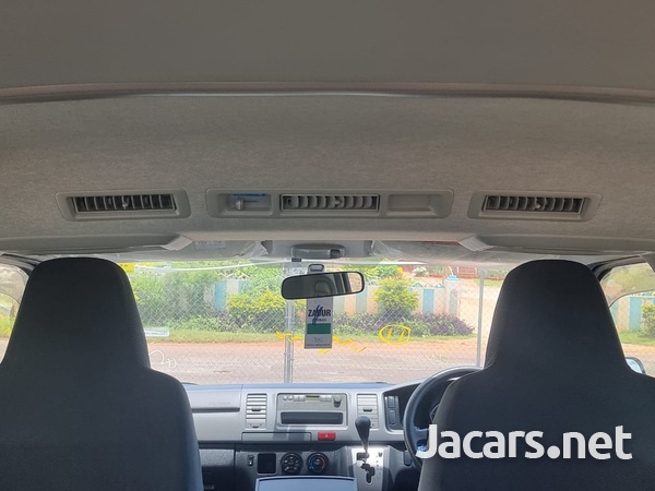 Toyota Hiace 2,0L 2013-5