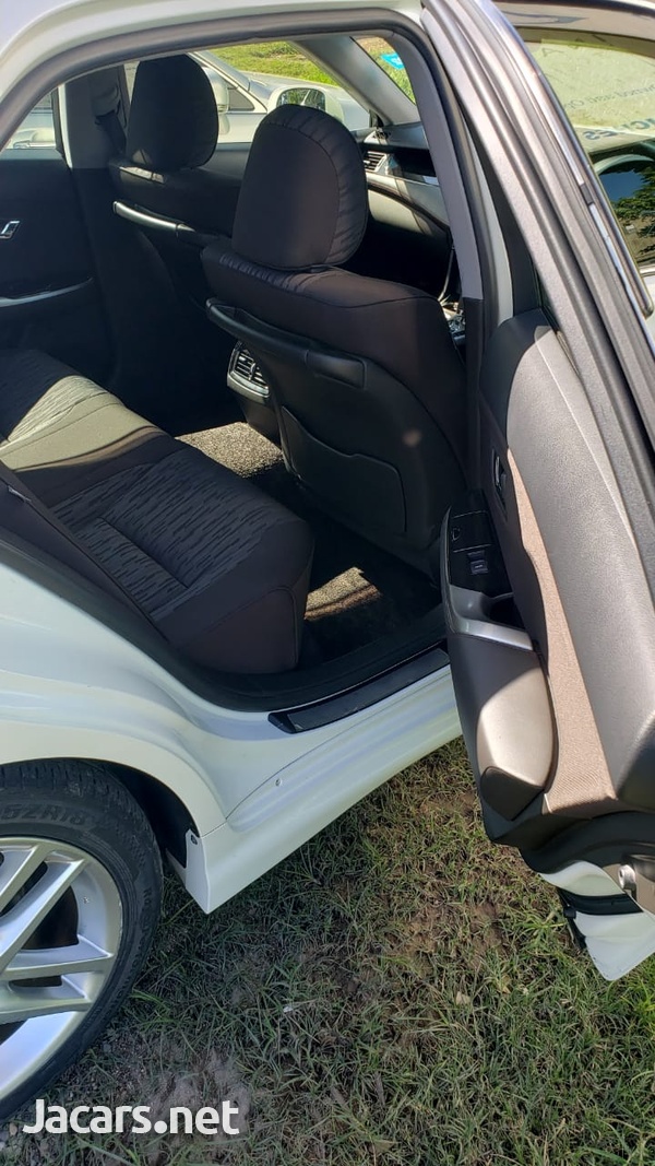 Toyota Crown 2,5L 2012-4