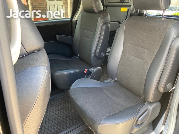 Toyota Voxy 1,8L 2013-8