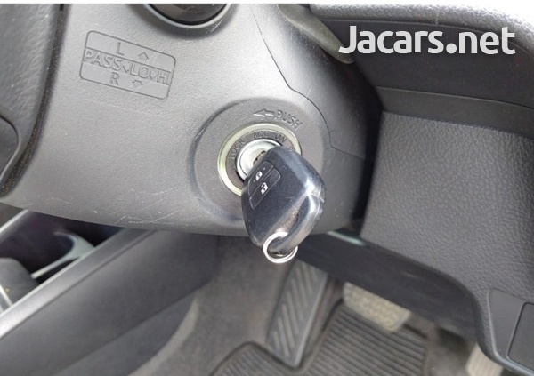 Toyota Axio 1,5L 2017-10