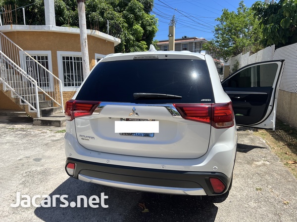Mitsubishi Outlander or Airtrek 2,0L 2019-6