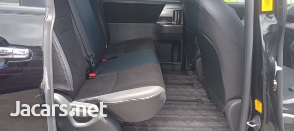 Toyota Voxy 2,0L 2013-9