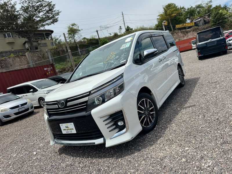 Toyota Voxy 2,0L 2016 JA$2,899,999 №2526534 in Manchester - Voxy