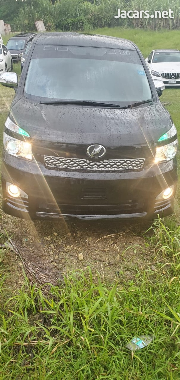 Toyota Voxy 2,0L 2012-7