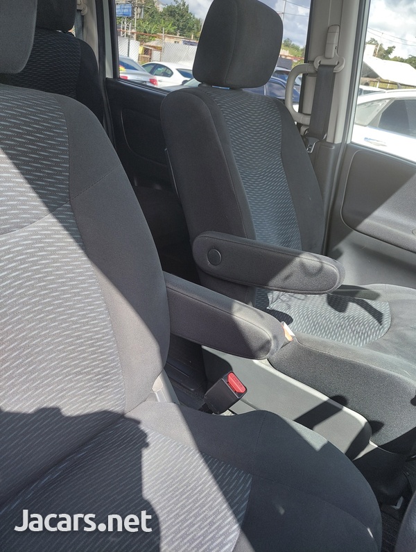 Nissan Serena 2,0L 2013-10
