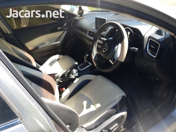 Mazda 3 1,5L 2015-11