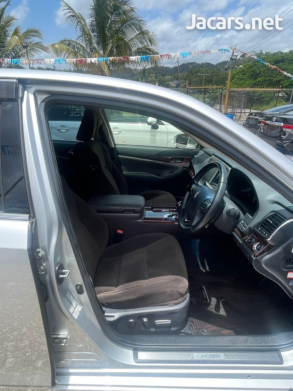 Toyota Crown 3,5L 2013-6