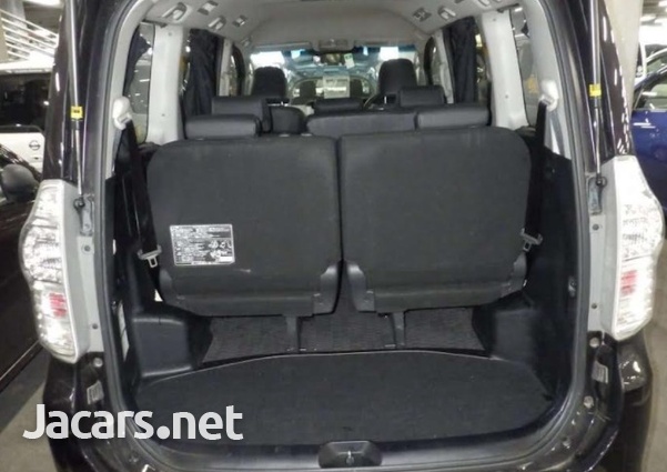 Toyota Voxy 2,0L 2013-5