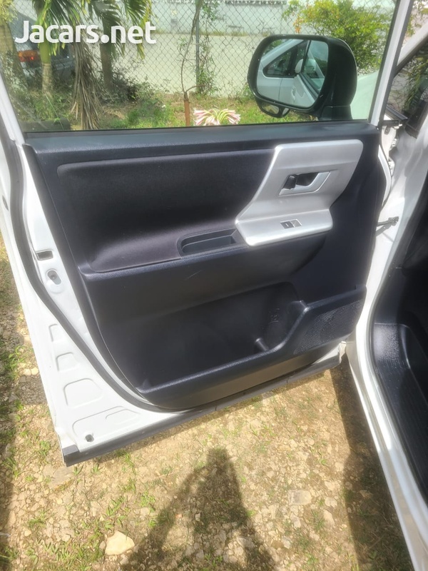Toyota Noah 2,0L 2013-3