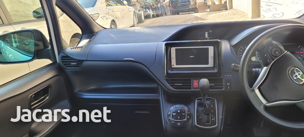 Toyota Voxy 2,0L 2014-13