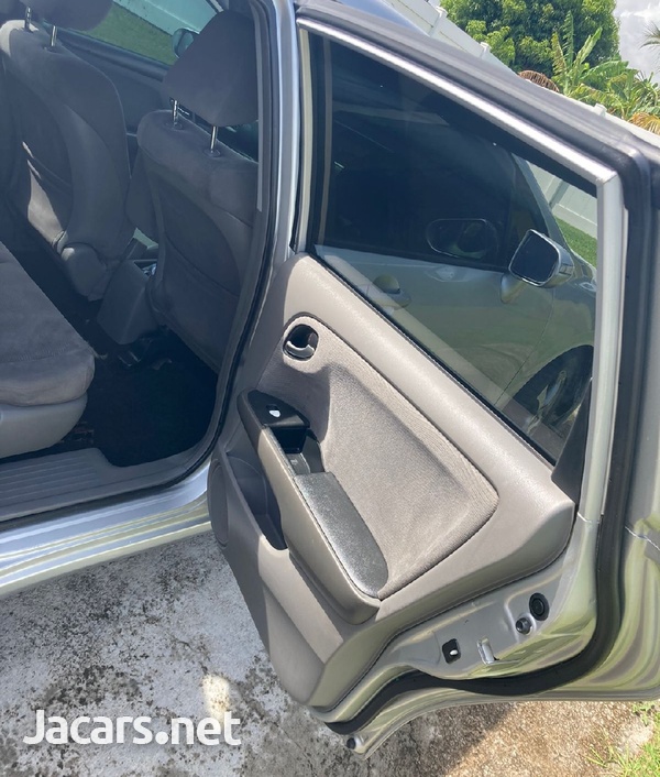 Honda Stream 1,8L 2010-3