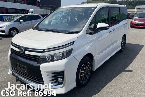 2014 Voxy with sunroof-1