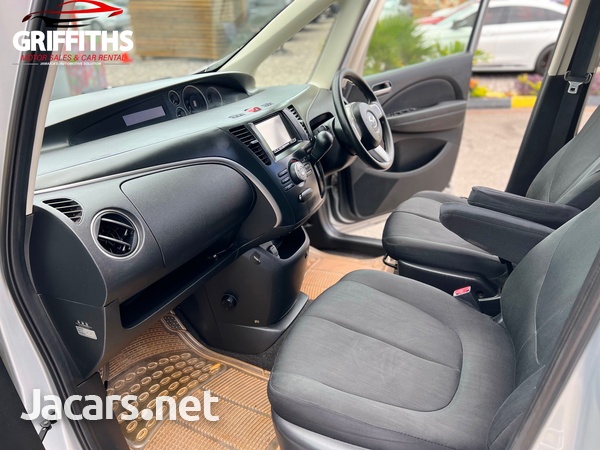 Mazda Biante 2,0L 2011-9