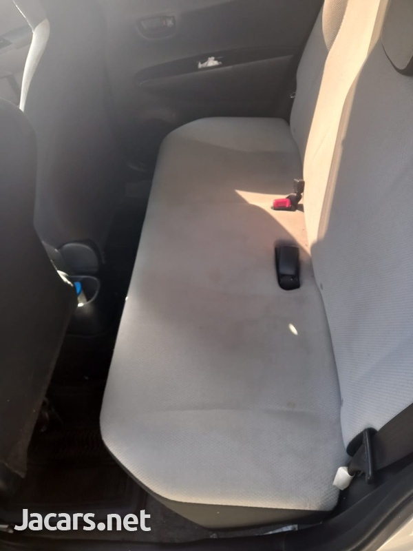 Toyota Vitz 1,3L 2013-10
