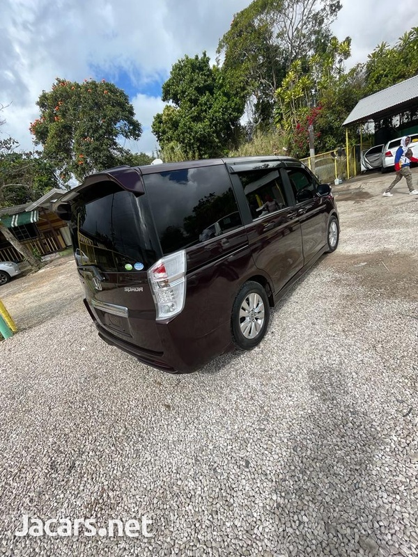 Honda Stepwgn Spada 2,0L 2010-3
