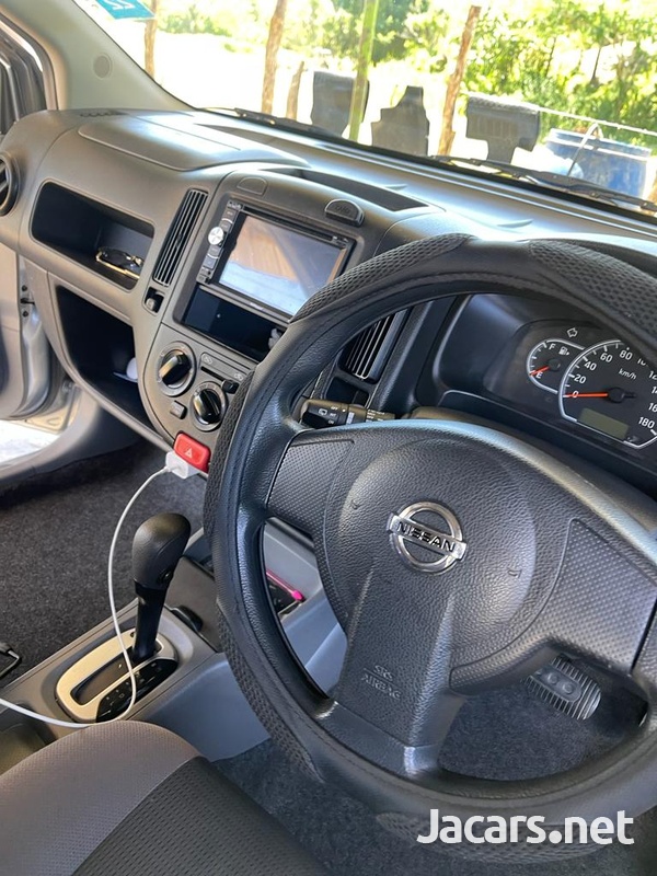 Nissan AD Wagon 1,5L 2015-7