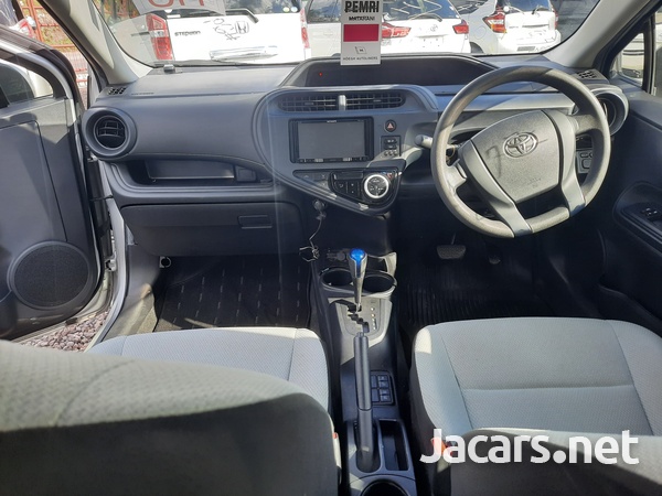Toyota Aqua 1,5L 2017-9