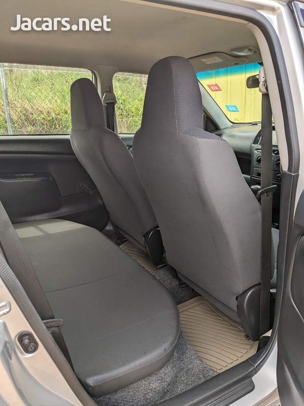 Toyota Probox 1,2L 2014-7