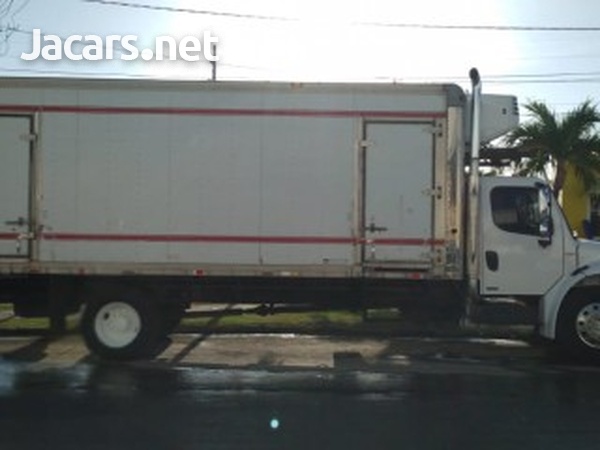 Frieghtliner Freezer Box truck-5