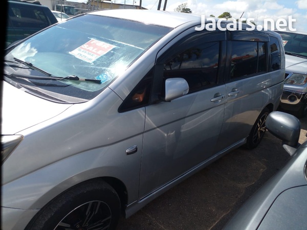 Toyota Isis 1,8L 2011-9