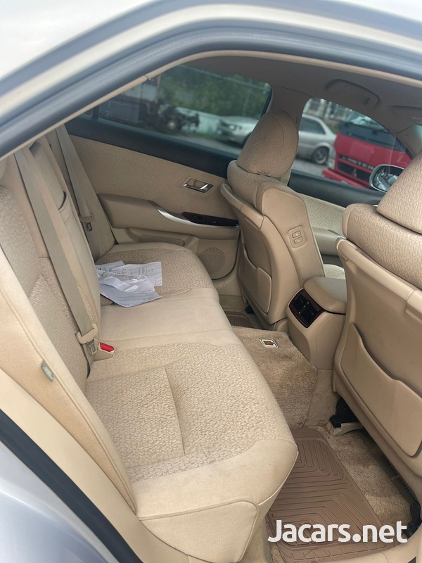Toyota Crown 2,5L 2010-6