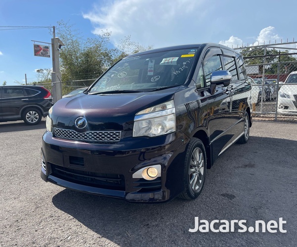 Toyota Voxy 2,0L 2013
