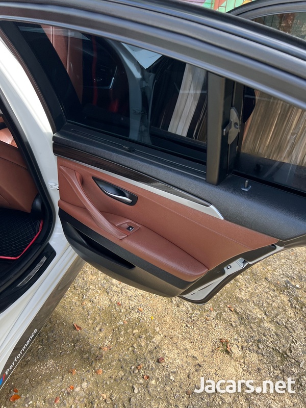 BMW 5-Series 2,8L 2012-12