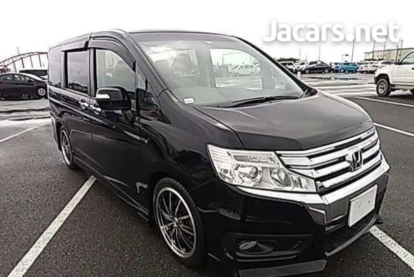 Honda Stepwgn Spada 2,0L 2013-1