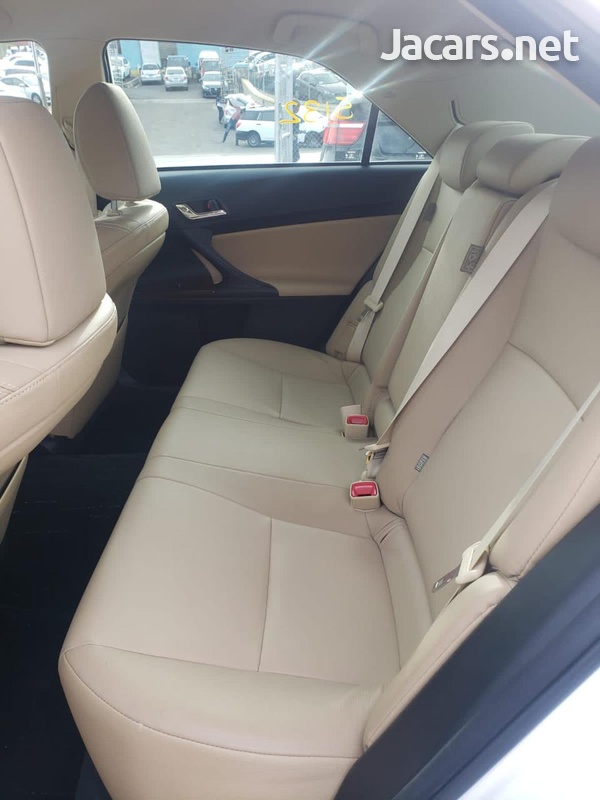 Toyota Mark X 2,5L 2013-5