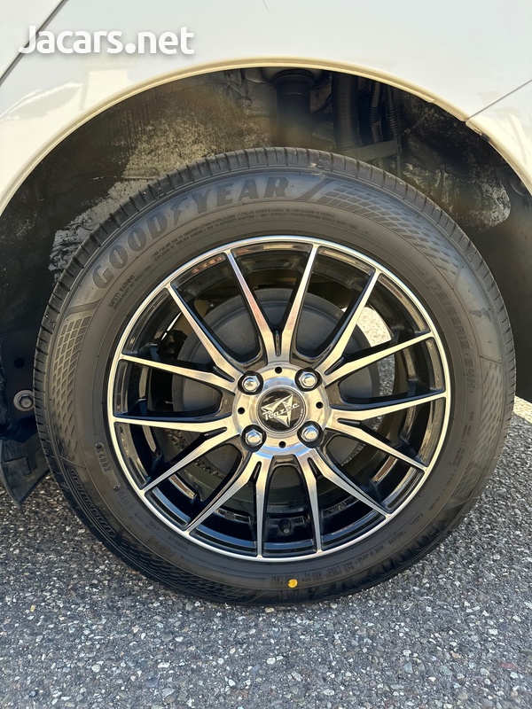 Toyota Axio 1,5L 2015-4