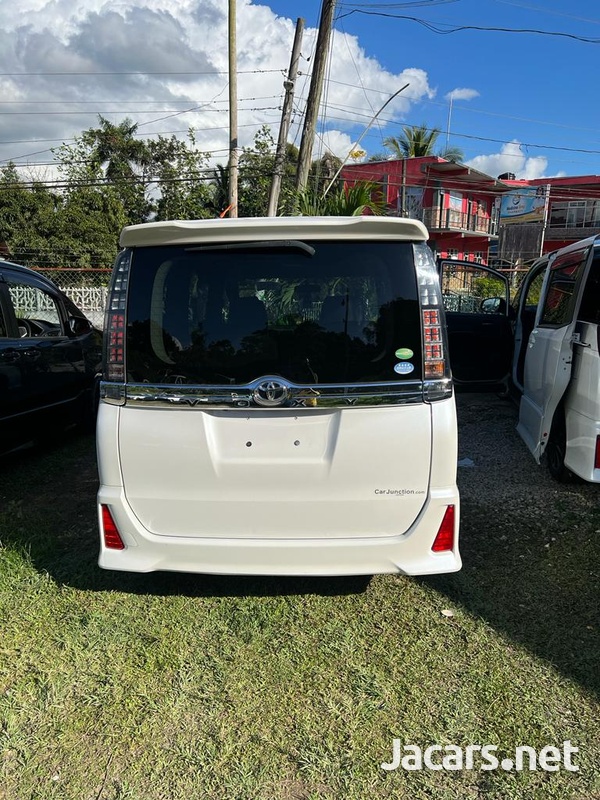 Toyota Voxy 2,0L 2014-8