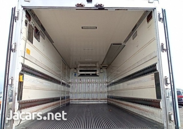 2012 UD 8 Ton Box Truck-8