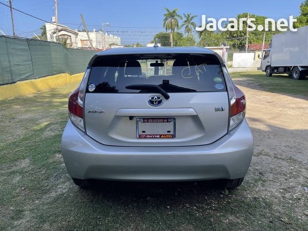 Toyota Aqua 1,5L 2017-7