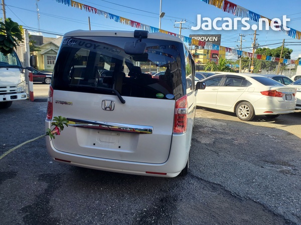 Honda Stepwgn 2,0L 2015-15
