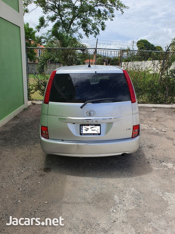 Toyota Isis 1,8L 2010-8