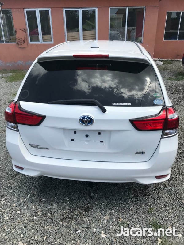 Toyota Fielder 1,5L 2017-10