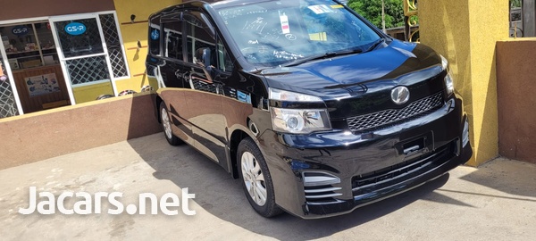 Toyota Voxy 2,0L 2013-2