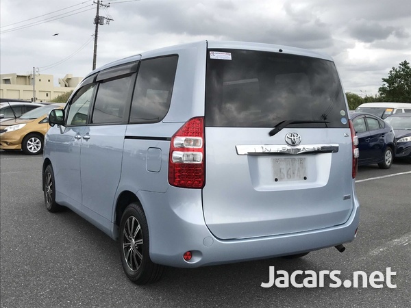 Toyota Noah 2,0L 2012-2