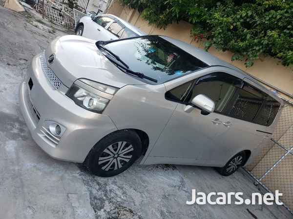 Toyota Voxy 2,0L 2011-2