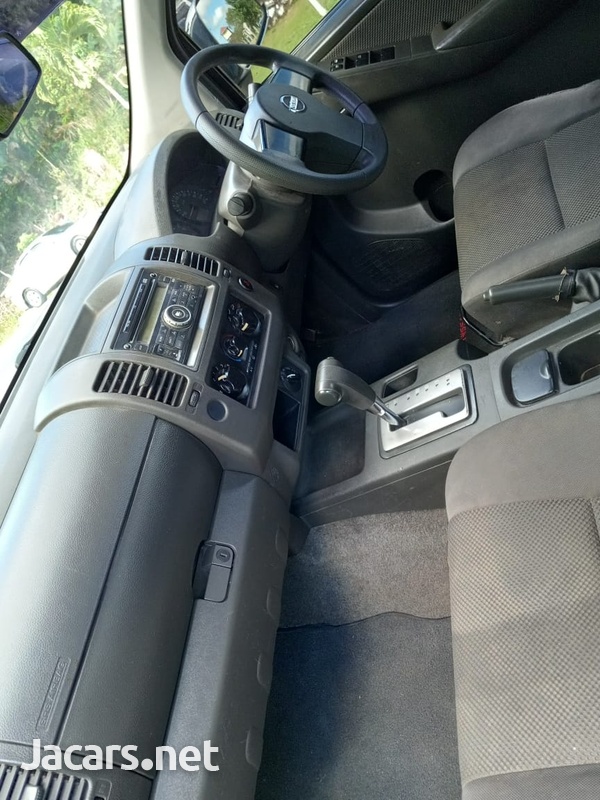 Nissan Navara 3,0L 2012-4