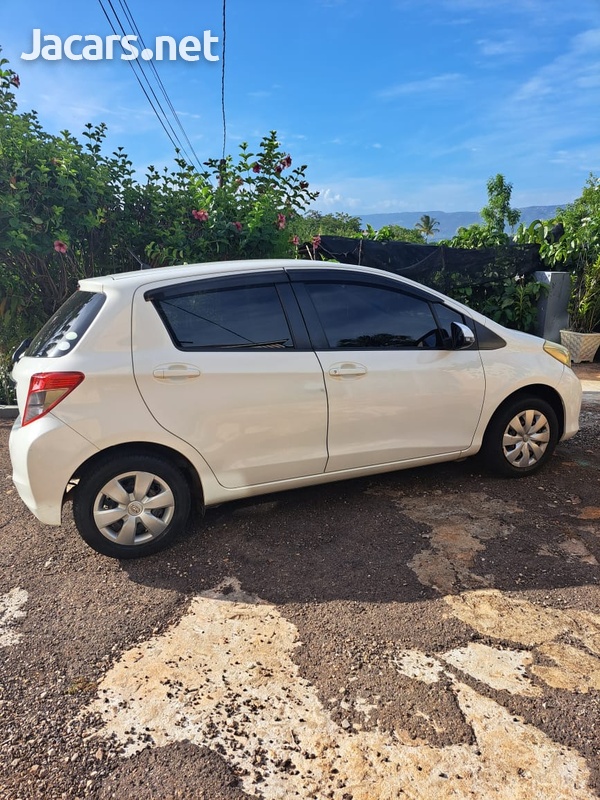 Toyota Vitz 1,3L 2012-7