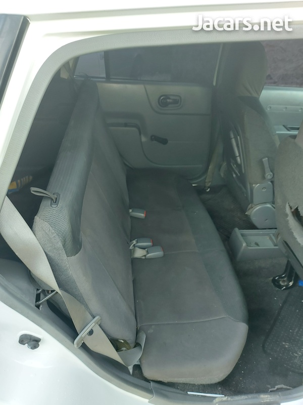 Nissan AD Wagon 1,5L 2011-4