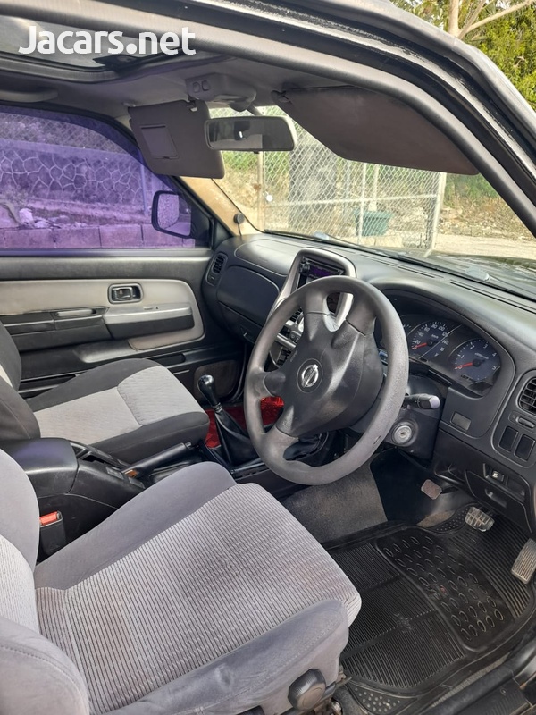 Nissan Frontier 2,0L 2006-5