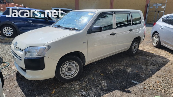 Toyota Probox 1,5L 2020-4
