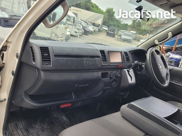 Toyota Hiace 3,0L 2015-7
