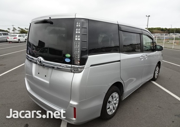 Toyota Voxy 2,0L 2017-3