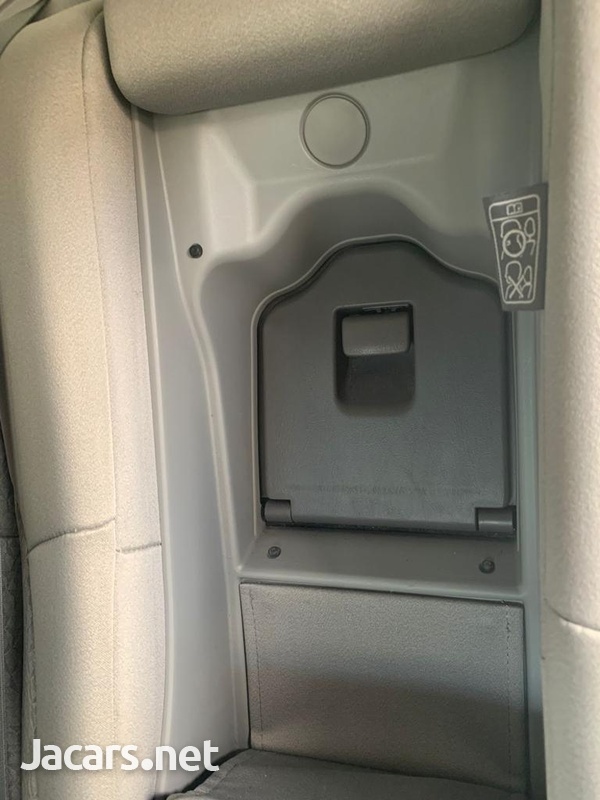 Toyota Crown 3,0L 2012-9