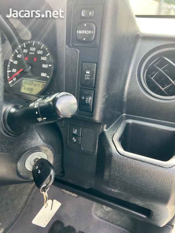 Toyota Probox 1,3L 2018-9