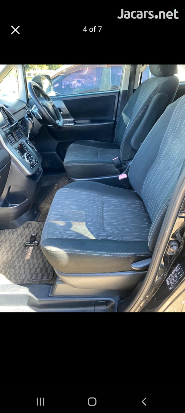 2012 Toyota Voxy ZS-1