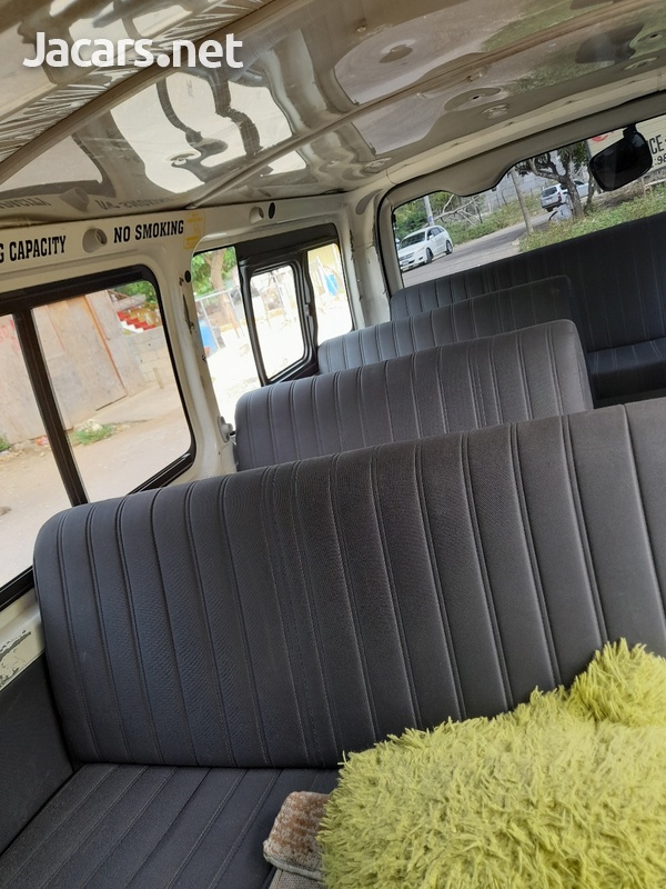 Toyota Hiace 2,0L 2012-5